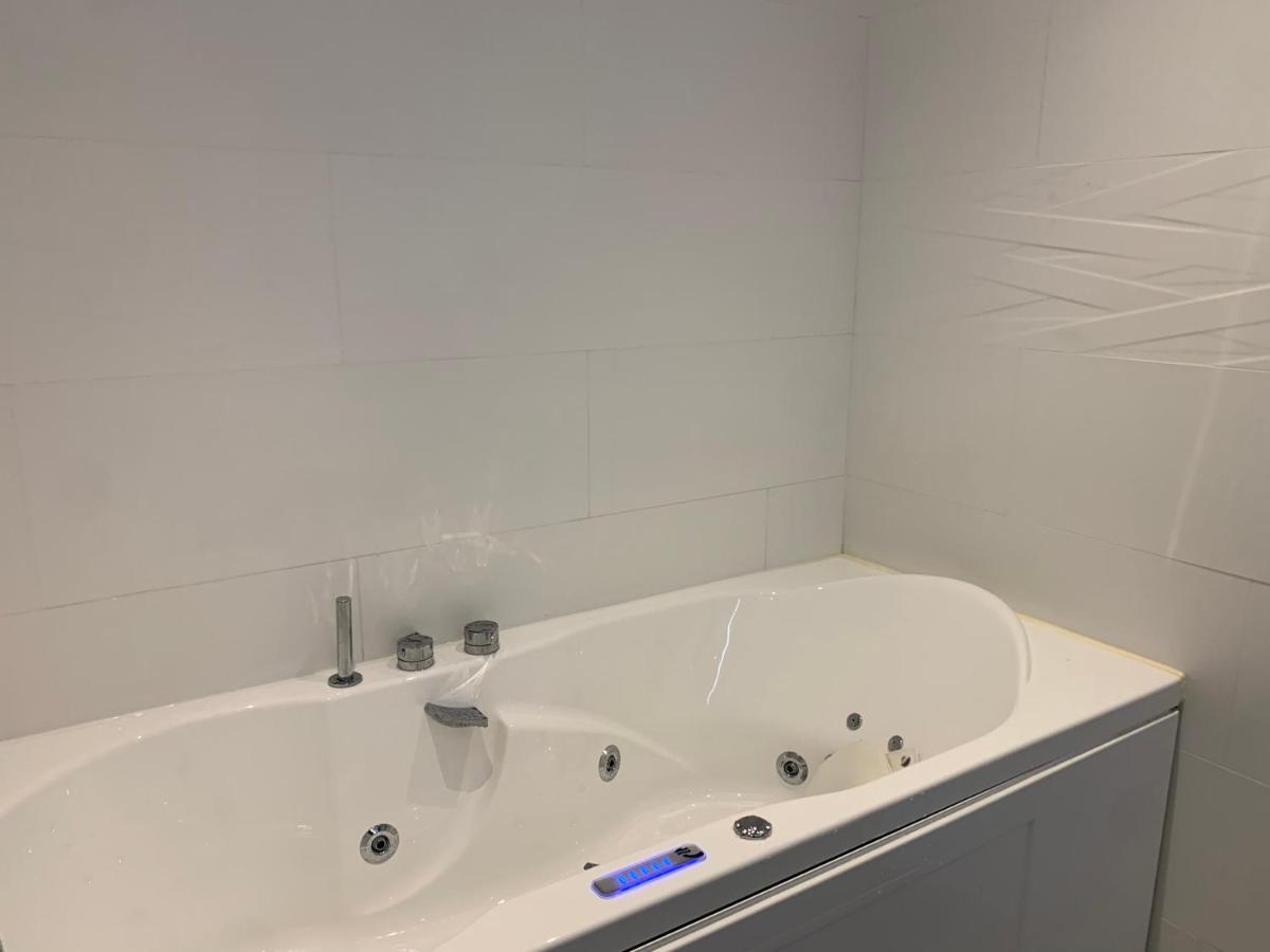 Charme Moderne Bed & Breakfast Le Val-Saint-Germain Luaran gambar